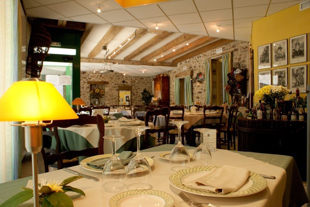 Logis Hotels Le Champalud Restaurant La Citadelle Oree-d'Anjou Exteriér fotografie